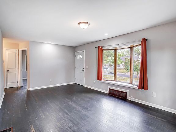3rd image of 545 S Everett Ave