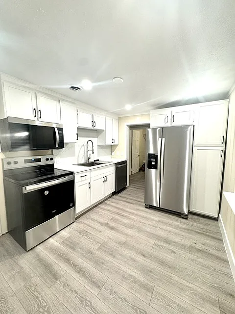 3 bed, 1400 sqft, $2,400 — Photo 1
