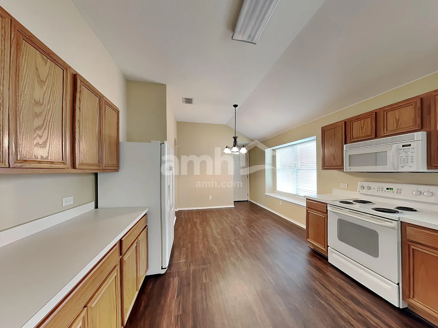 4 bed, 2.0 bath, 1650 sqft, $2,210 — Photo 3