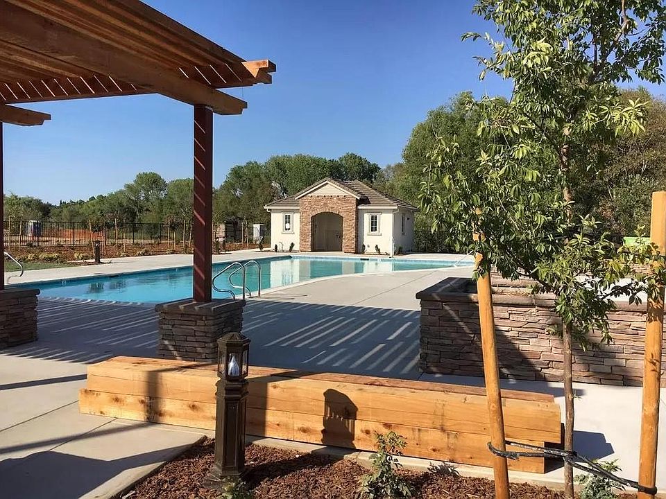 access to the community pool