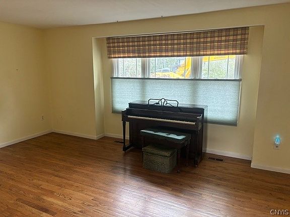 4th image of 205 Woodmont Dr