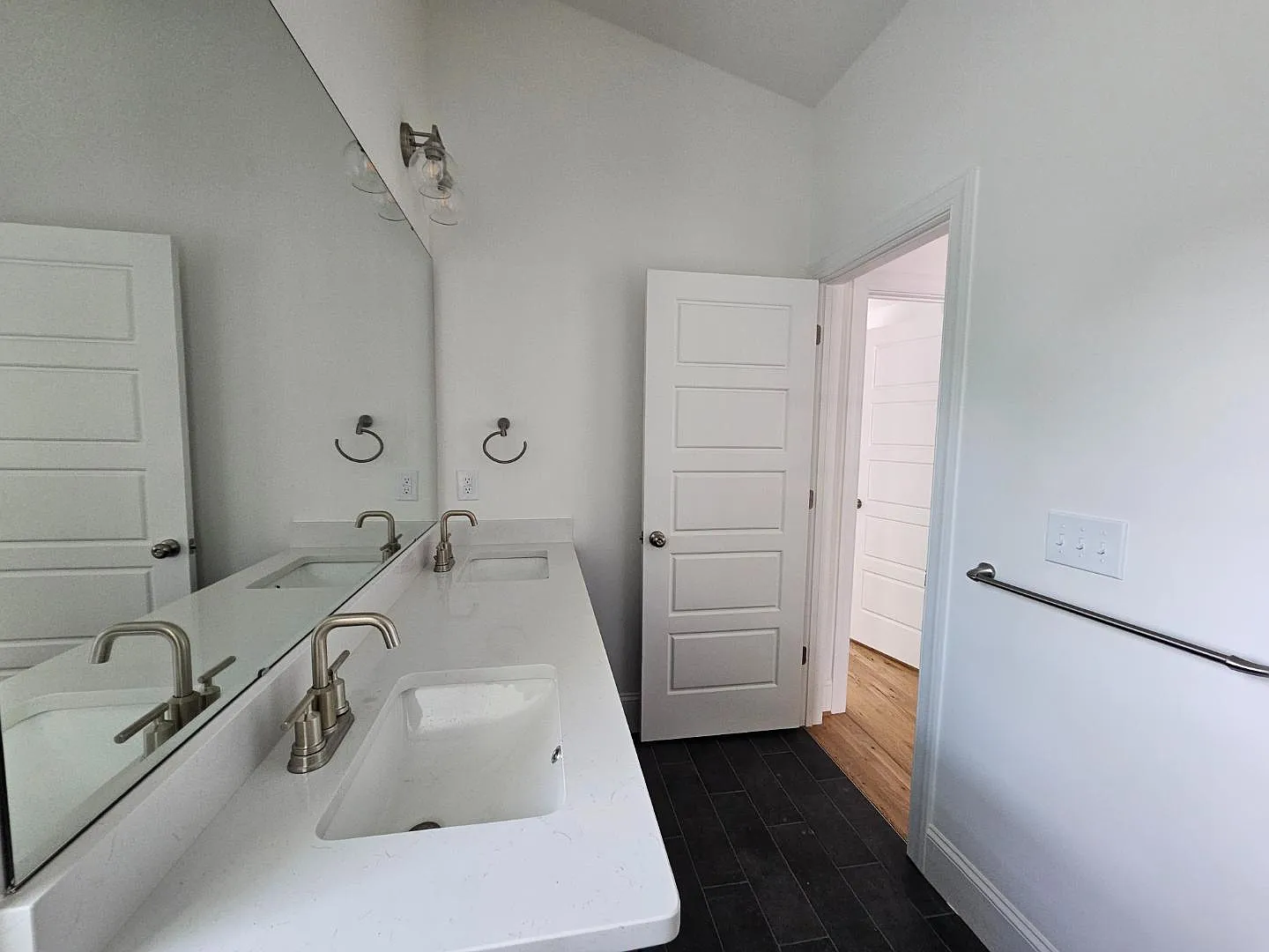 3809 1/2 Burt Dr — Photo 4