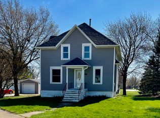 203 Wilmont Ave, Readlyn, IA 50668