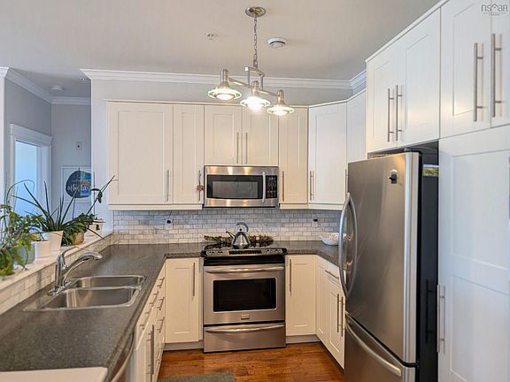 3rd image of 24 Harbourside Dr Unit 204