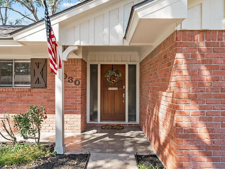 10030 Haddington Dr — Photo 3