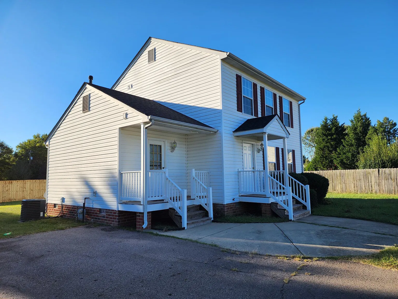 3 bed, 2.5 bath, 1430 sqft, $2,200 — Photo 2