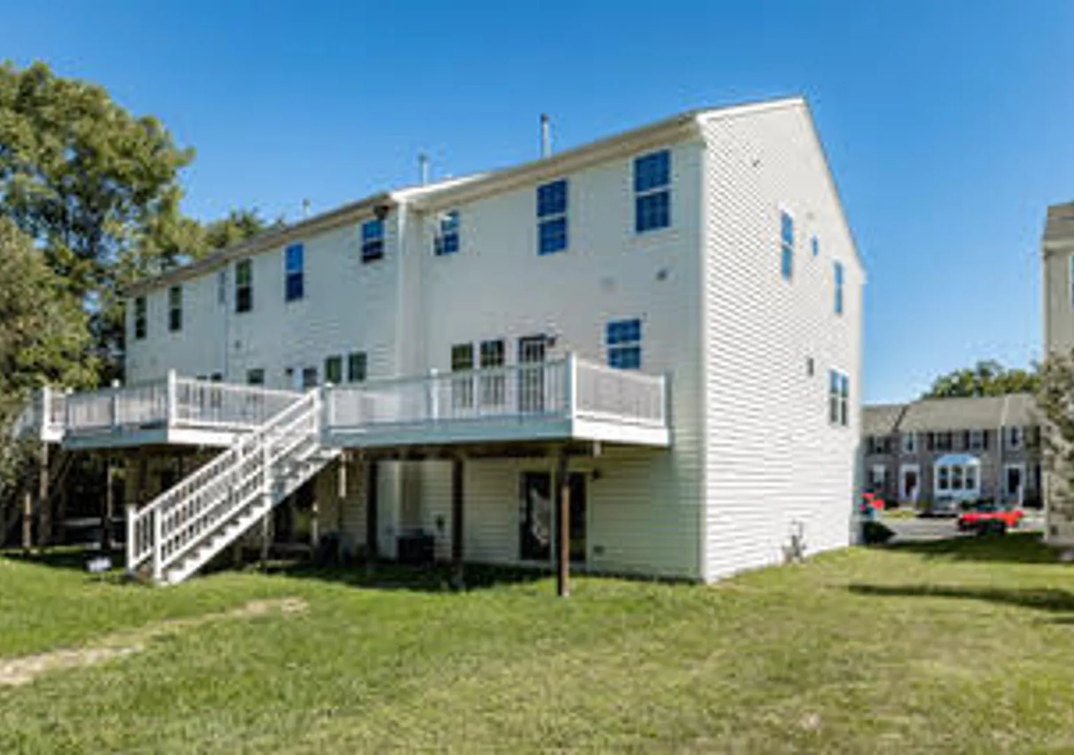 Spacious End Unit-Townhome in Hockessin's Dennison Ridge — Photo 3
