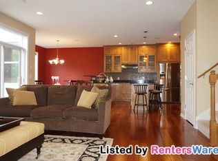 819 Newberry Ln, Chaska, MN 55318