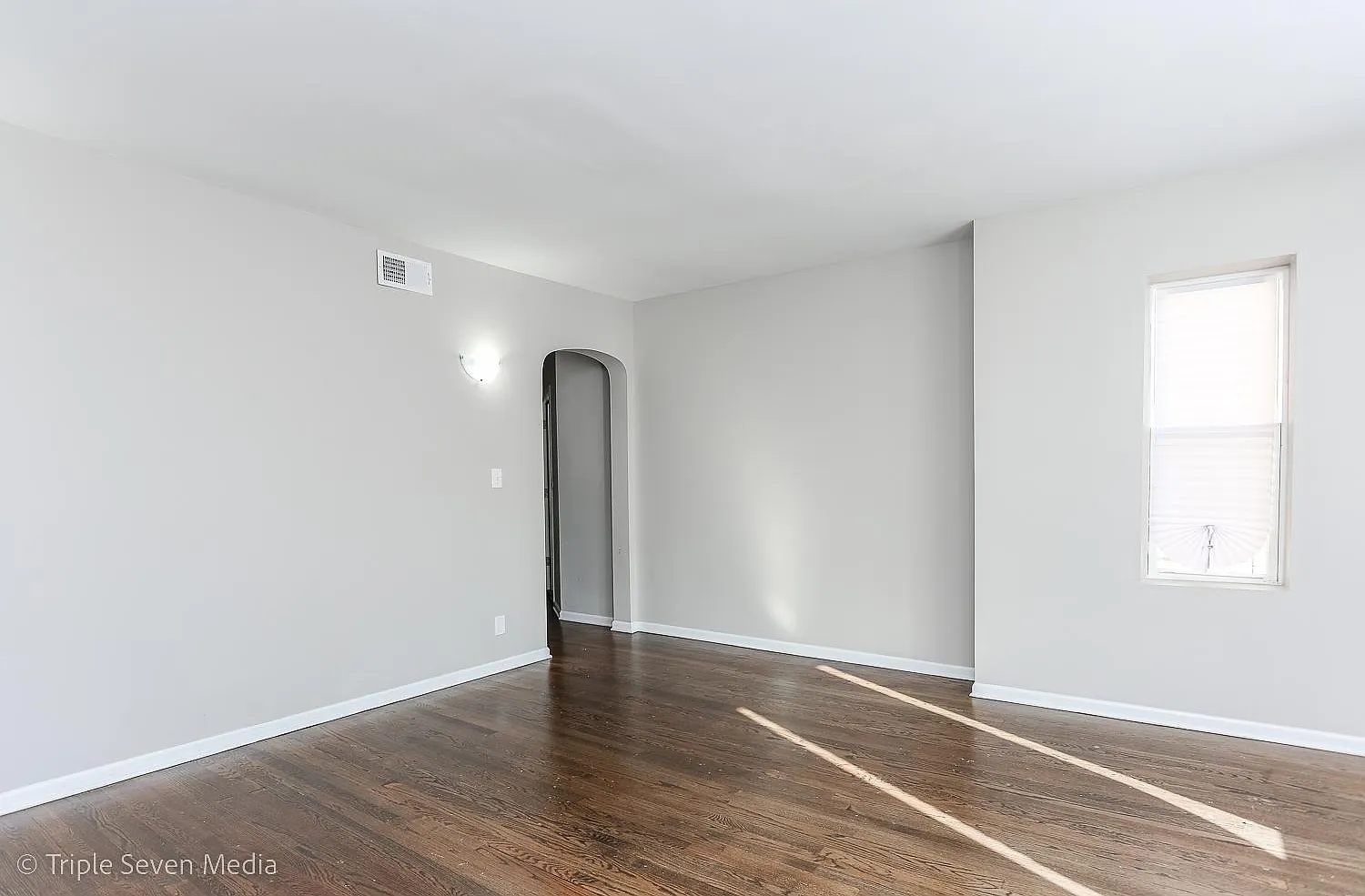 8048 S Paulina St — Photo 3
