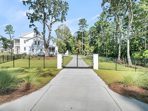 2nd image of 3864 Summerton St