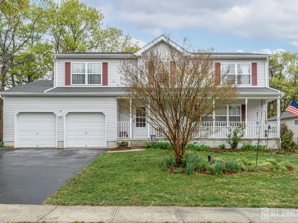 5 Clinton Ct, Barnegat, NJ 08005