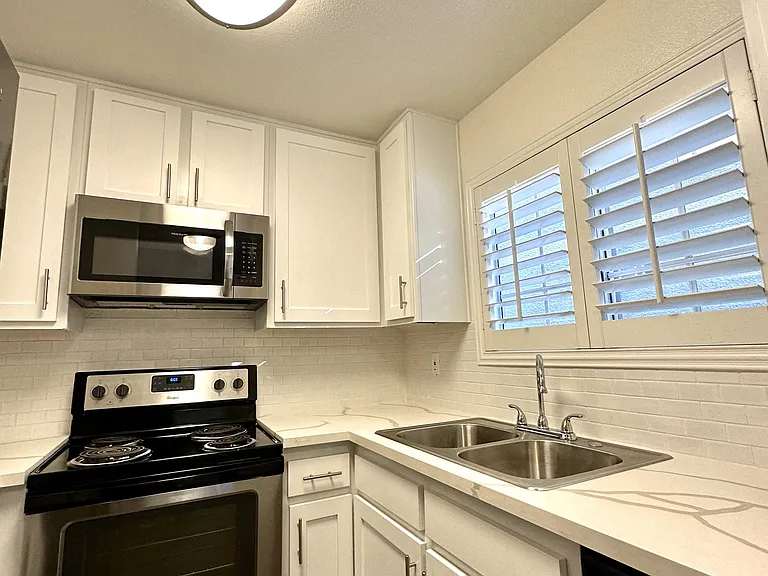 Terrace Trousdale Apartments — Photo 16