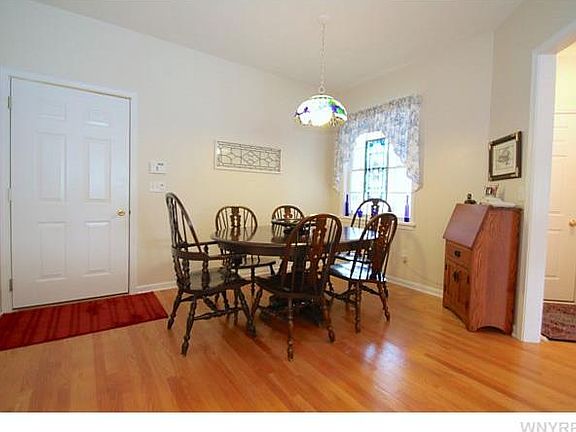 4th image of 5 Granite Dr