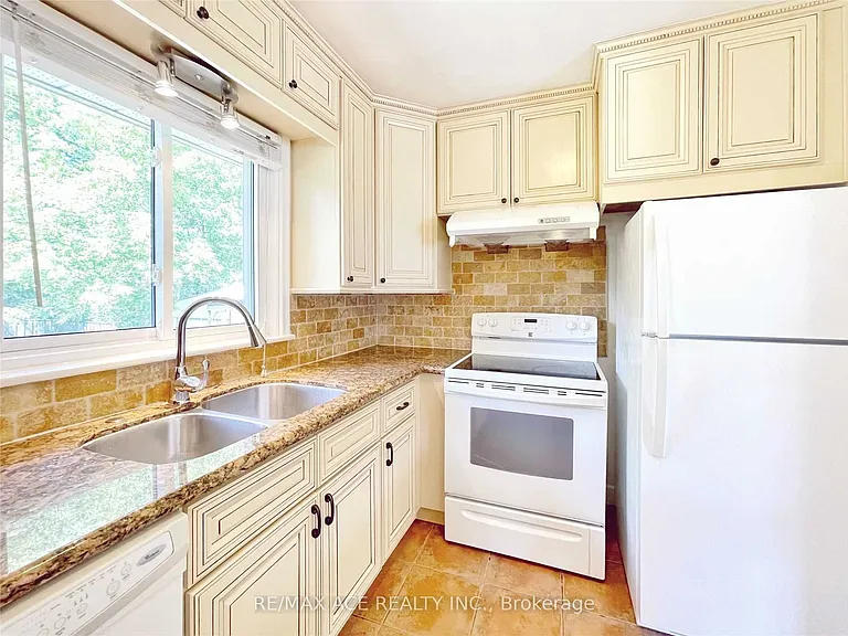 246 Horsham Ave #MAIN — Photo 9