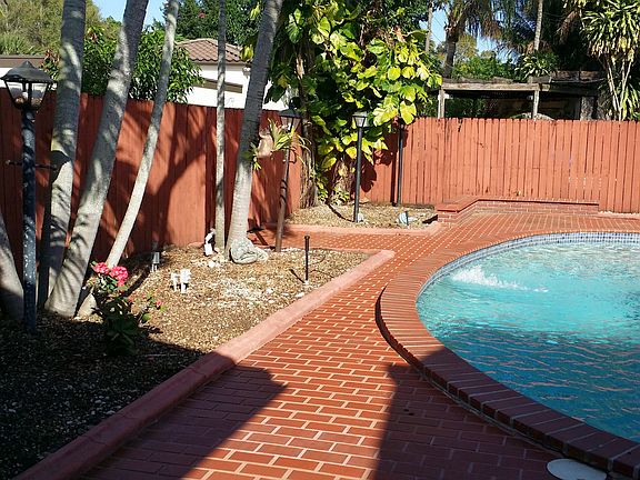 3rd image of 6531 Lake Blue Dr