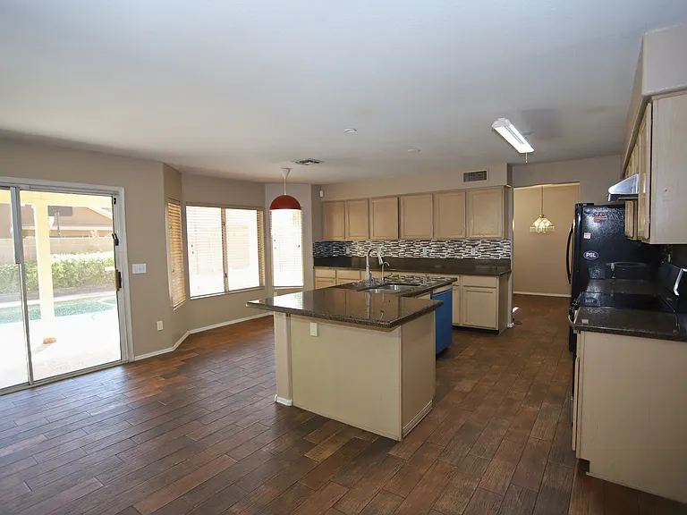 842 N Naples Dr — Photo 17