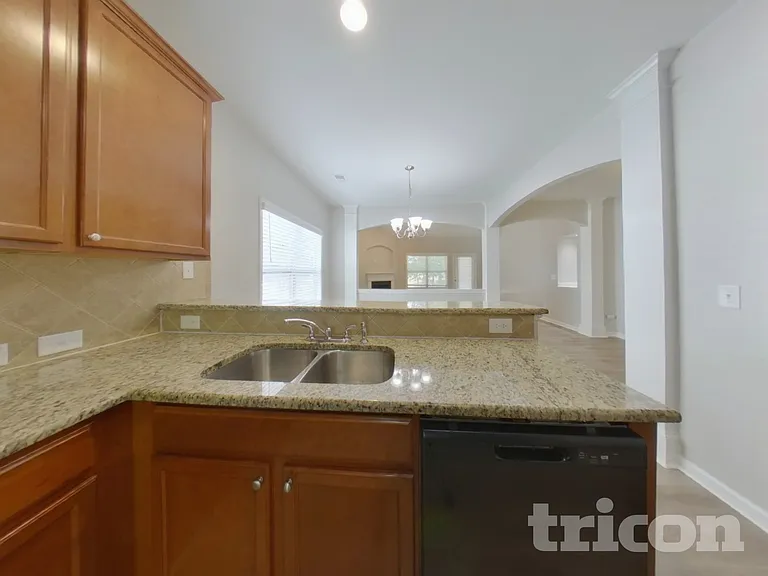 118 Greenbank Dr — Photo 5