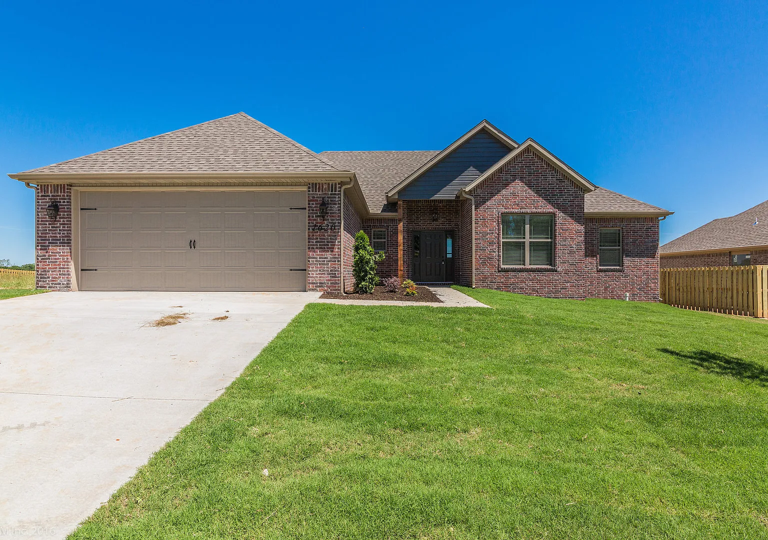 1620 Sweetbriar Way — Photo 3