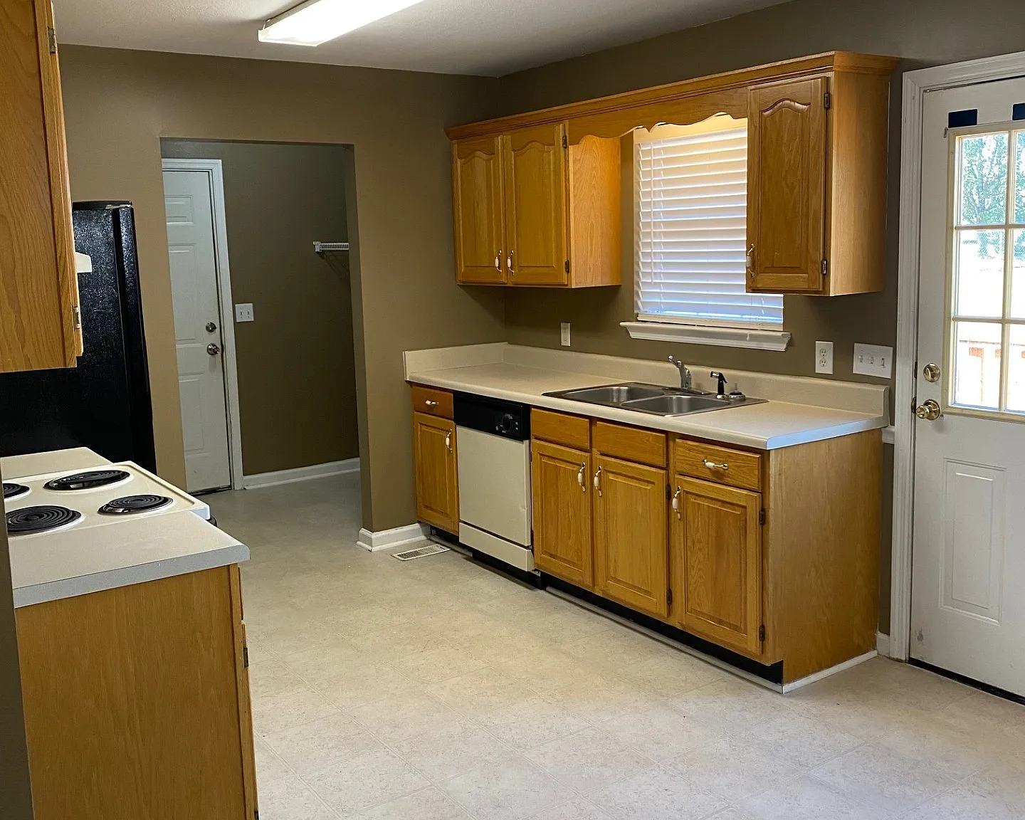3 bed, 1112 sqft, $1,650 — Photo 4