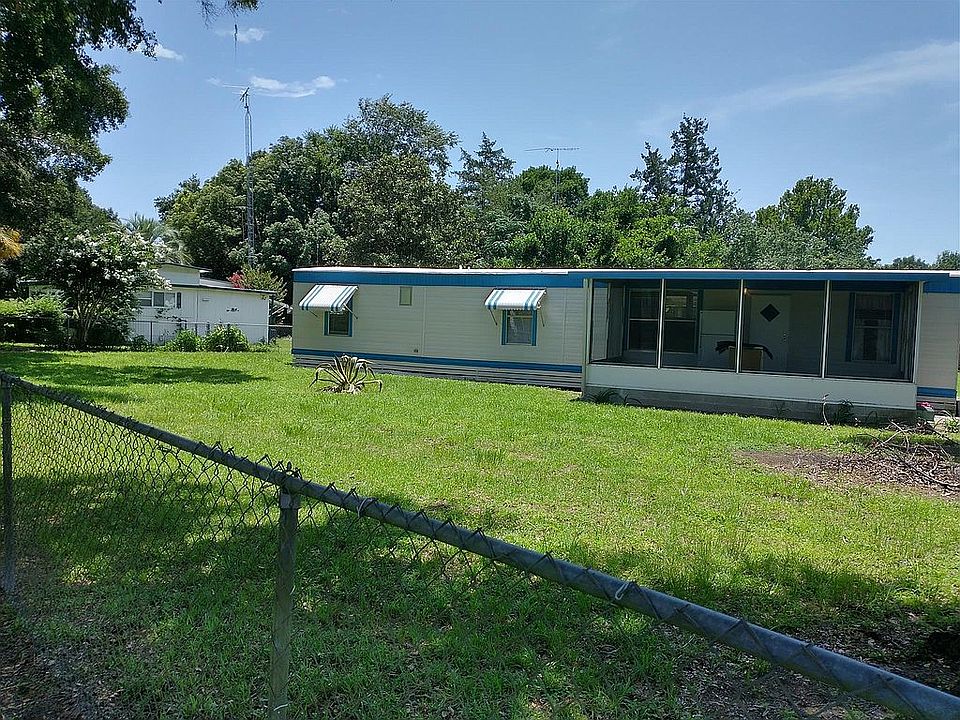 Front of home with screened 
