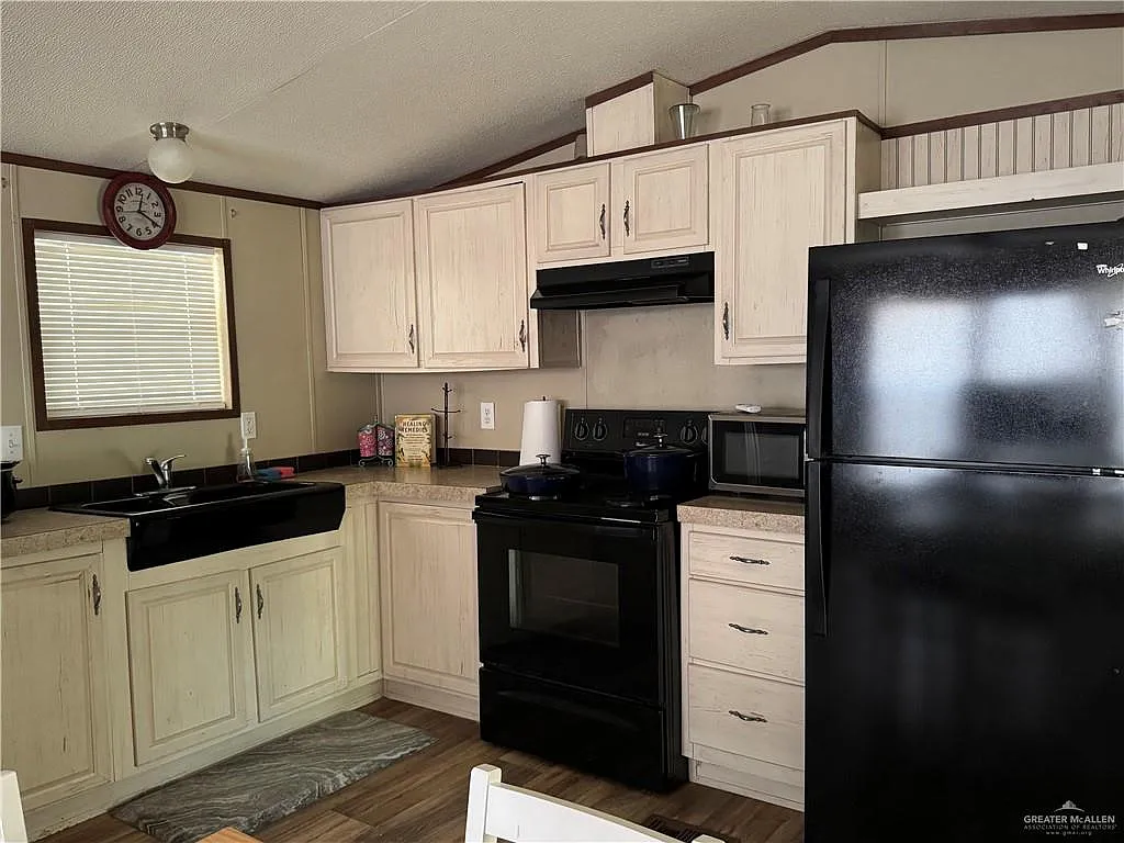 1 bed, 1.0 bath, 640 sqft, $1,000 — Photo 2
