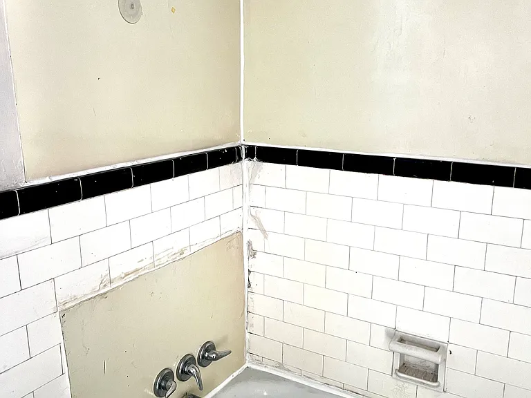 2722 Vine St #7 — Photo 11