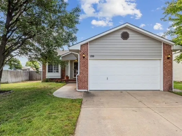 1319 E Lonna St, Haysville, KS 67060