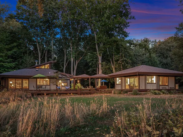 76823 14th Ave, South Haven, MI 49090