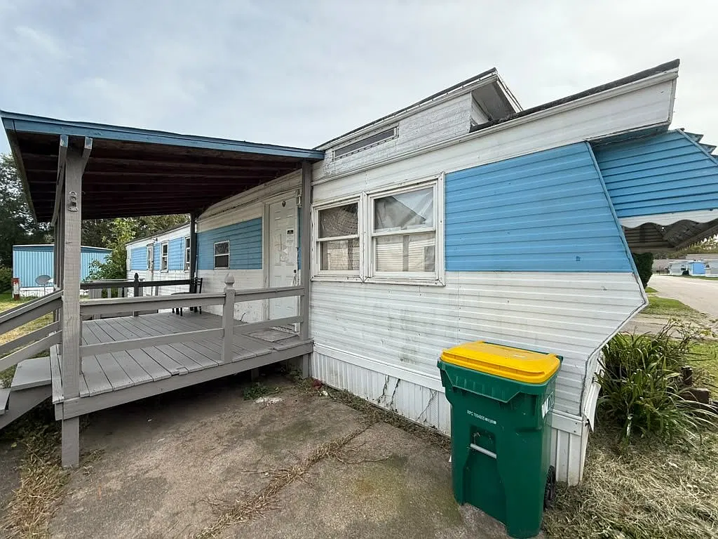 Handyman Special - Mobile Home for Sale - $500 or Best Offer — Photo 2