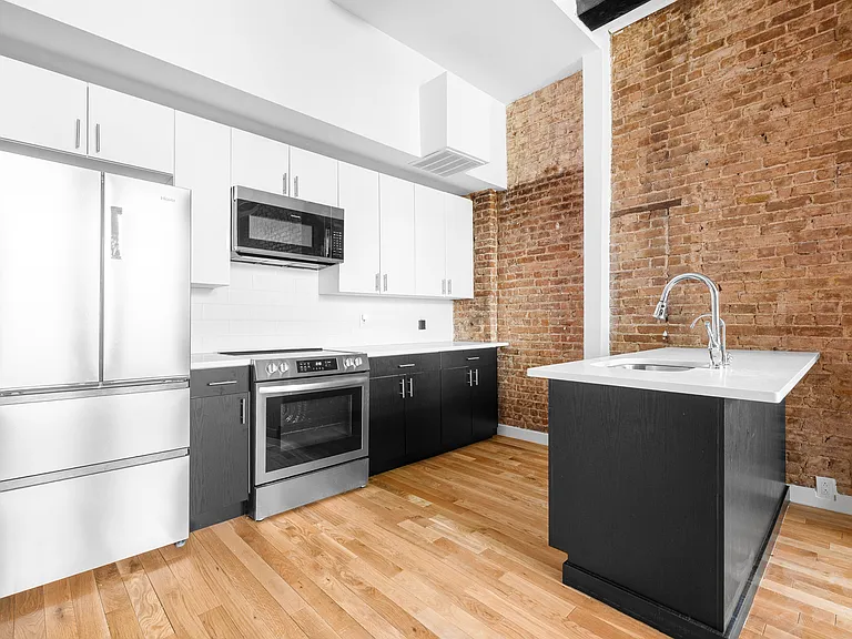 431 W 22nd St #1R — Photo 9