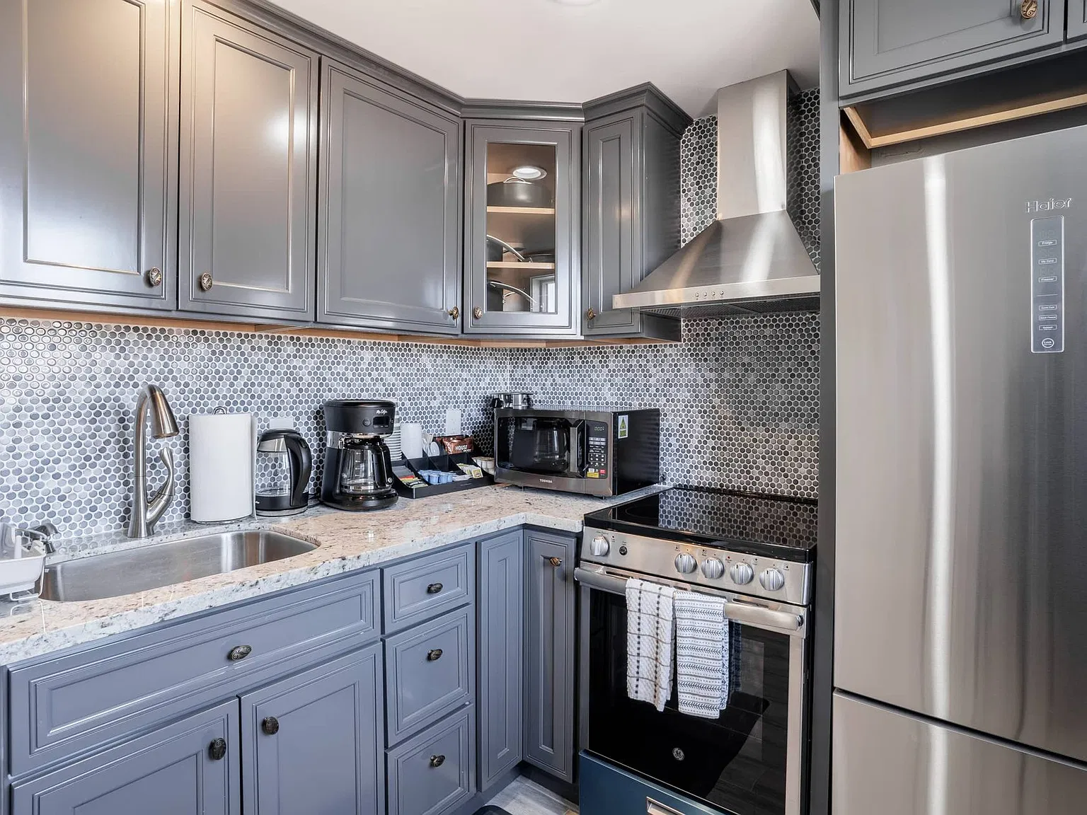 Studio, 350 sqft, $2,650 — Photo 2
