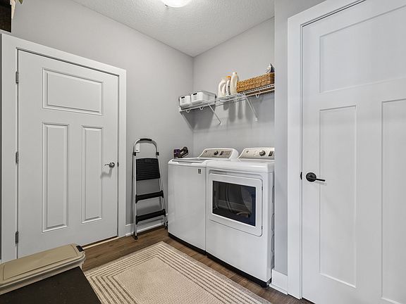 5th image of 9288 Primo Ln