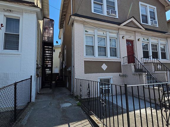 2nd image of 1018 Ocean View Avenue