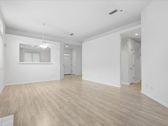 5th image of 374 Coventry Cir