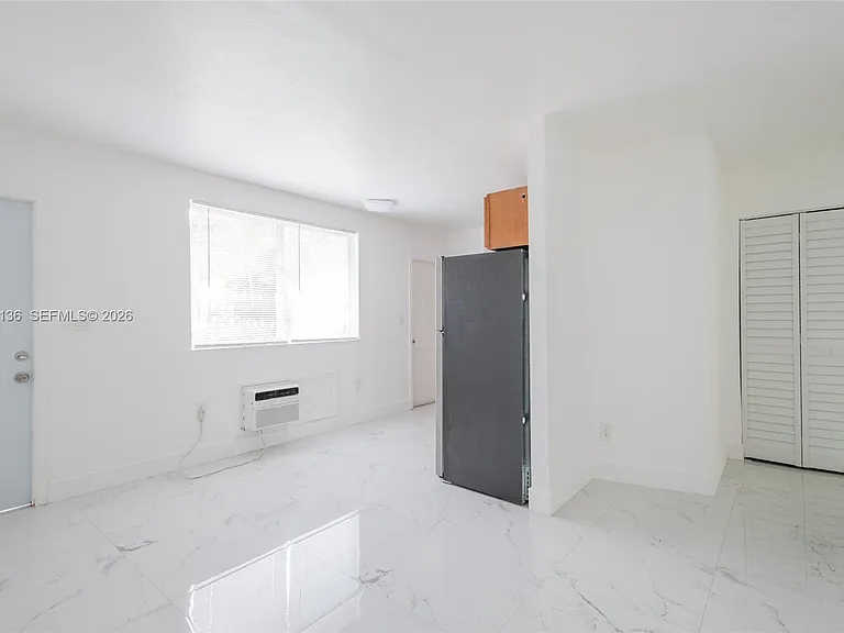 979 SW 10th St #2 — Photo 16