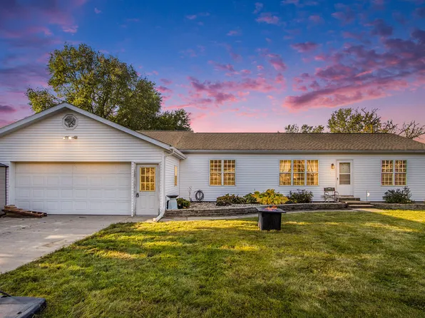 374 Kenneth Dr, Plainwell, MI 49080