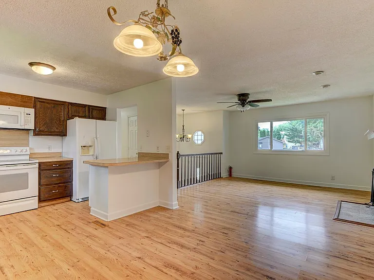 3514 Glory Cir — Photo 8