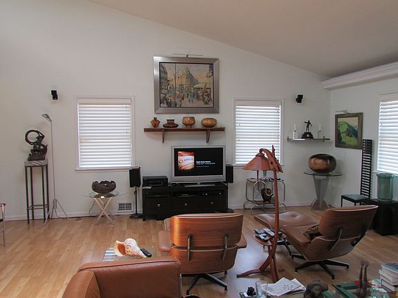 4th image of 2520 Trenton Ave
