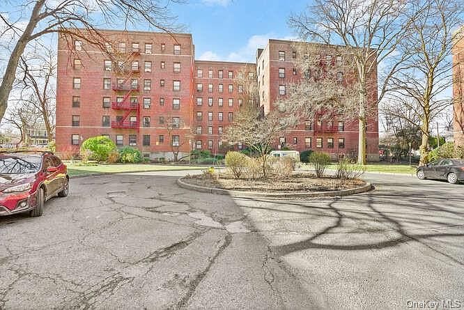 1st image of 224 Larchmont Acre #4B
