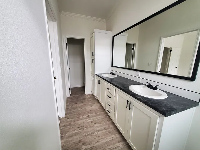 Dwelling at New Braunfels — Photo 55