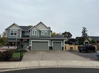 860 E Garfield St, Carlton, OR