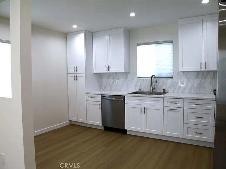 2251 N Catalina St — Photo 6
