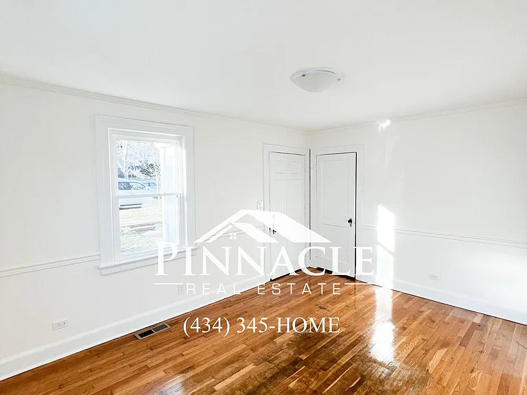 702 Mansfield Ave — Photo 6