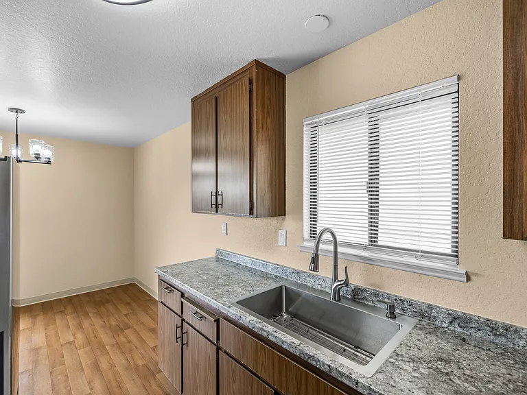 The Peppertree Apartments — Photo 37