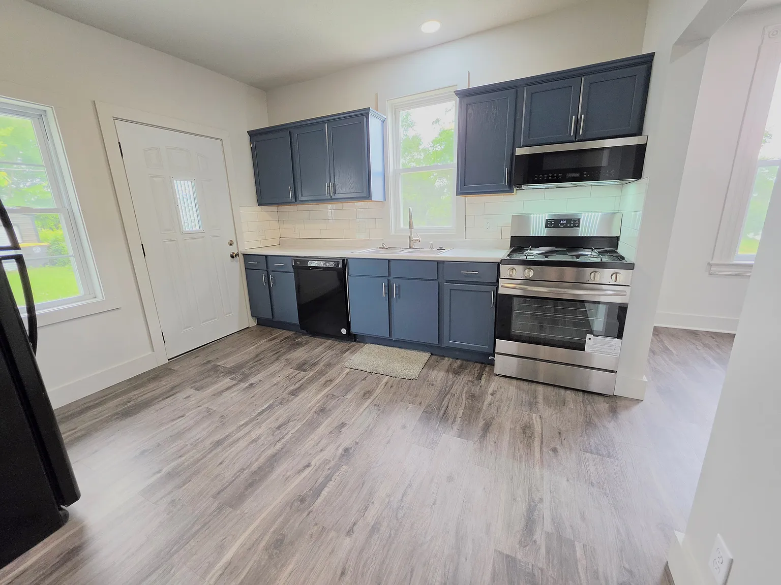 2340 S Anthony Blvd — Photo 4