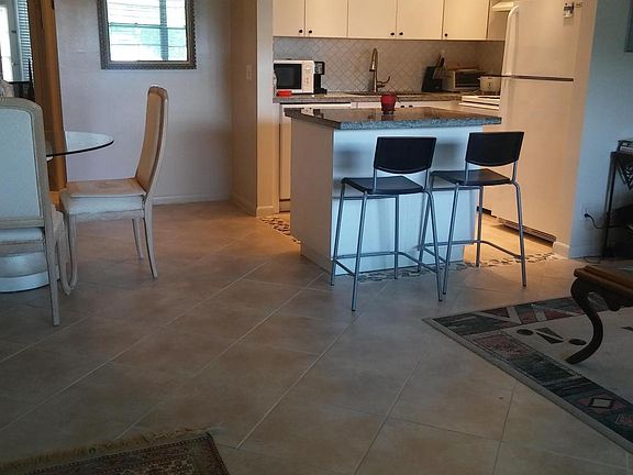 4th image of 251 Farnham #K