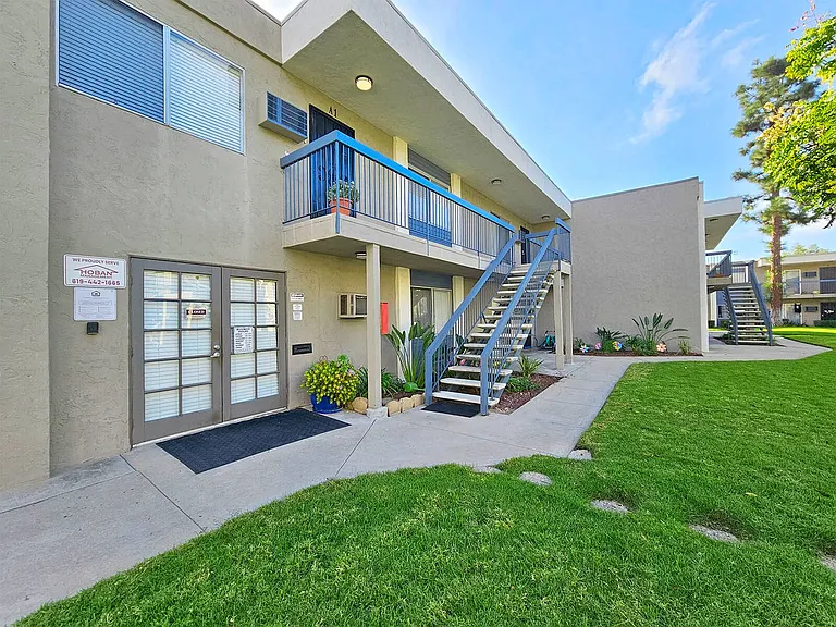 Sandalwood Apartments — Photo 40