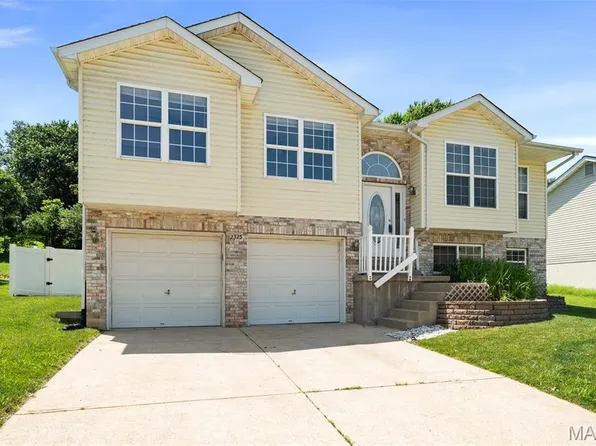 2325 Arkansas Dr, High Ridge, MO 63049