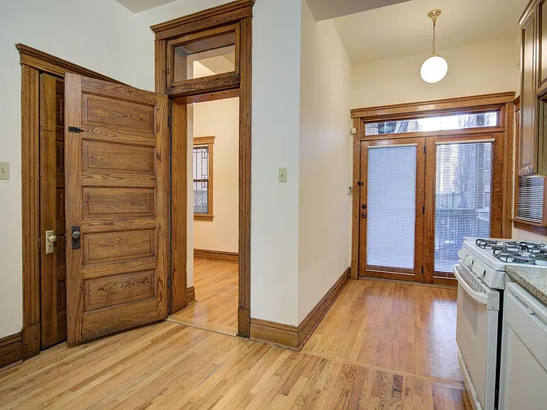 638 W Drummond Pl #1F — Photo 8