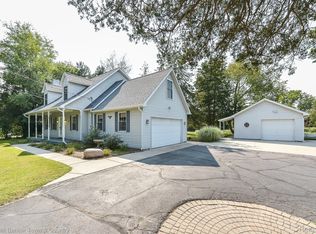 11088 Whitewood Rd, Pinckney, MI 48169